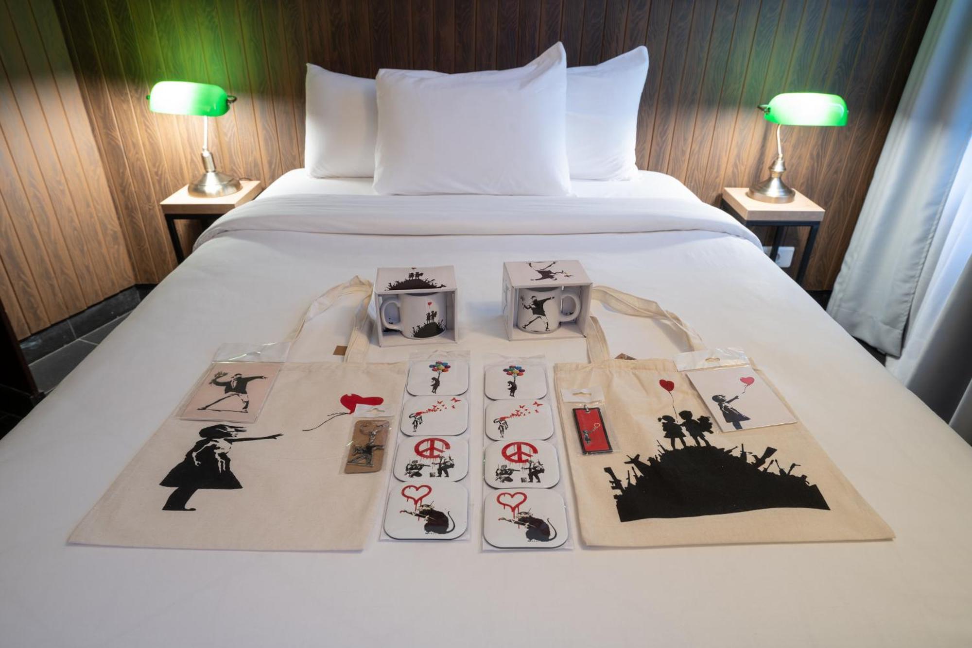 Walled Off Hotel Paris Luaran gambar
